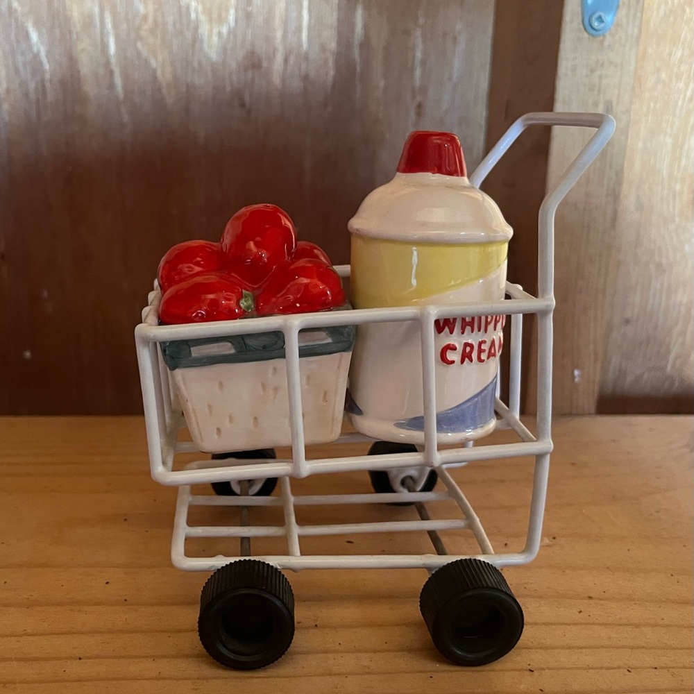 Salt and pepper shaker